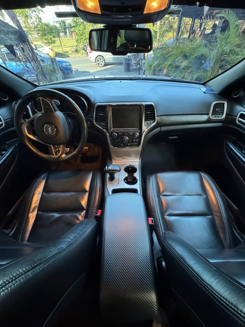 
								JEEP GRAND CHEROKEE LAREDO 3.6L AT 4X4 full									