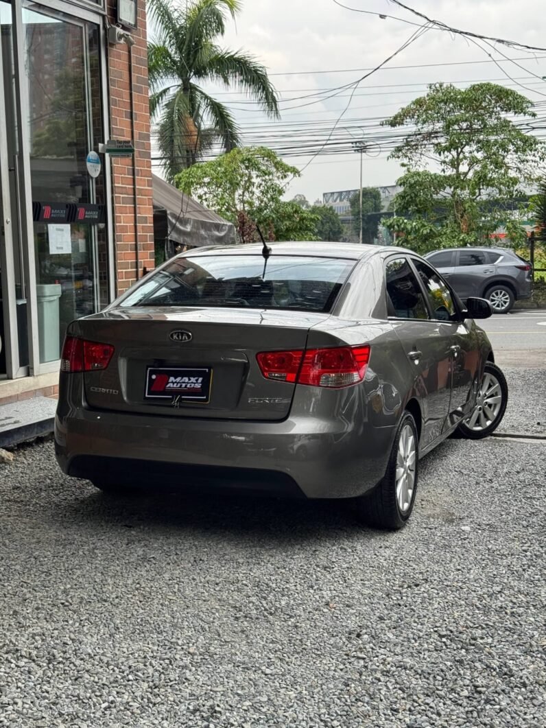
								KIA CERATO FORTE 1.6L AT full									