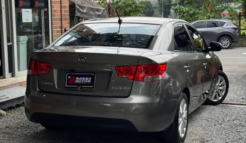 
								KIA CERATO FORTE 1.6L AT full									