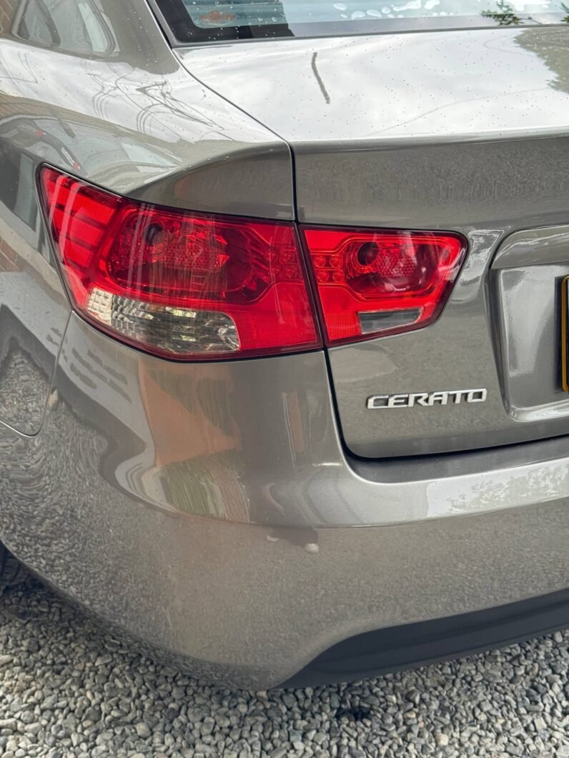 
								KIA CERATO FORTE 1.6L AT full									