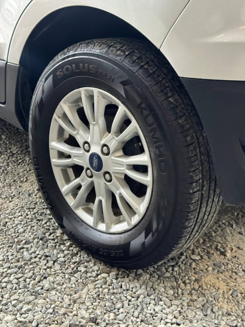 
								FORD ECOSPORT TITANIUM AT 4X2 full									