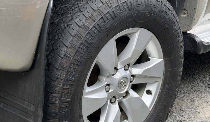 
								TOYOTA HILUX 3.0 AT DIESEL 4X4 full									