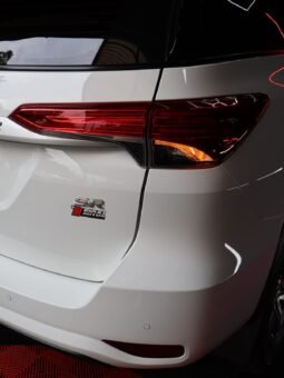 
										TOYOTA FORTUNER SR 2.4 AT DIESEL 4X2 full									