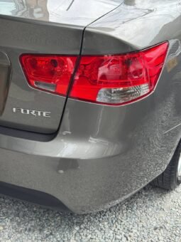 
										KIA CERATO FORTE 1.6L AT full									
