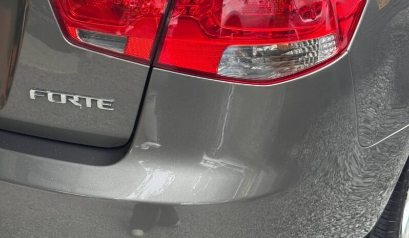 
								KIA CERATO FORTE 1.6L AT full									