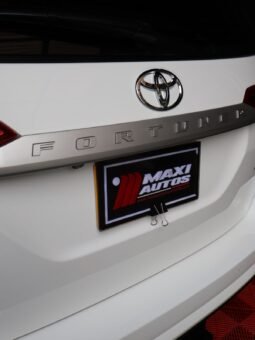 
										TOYOTA FORTUNER SR 2.4 AT DIESEL 4X2 full									