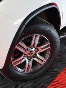 
										TOYOTA FORTUNER SR 2.4 AT DIESEL 4X2 full									