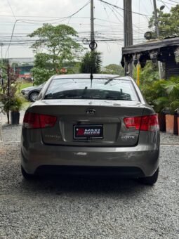 
										KIA CERATO FORTE 1.6L AT full									