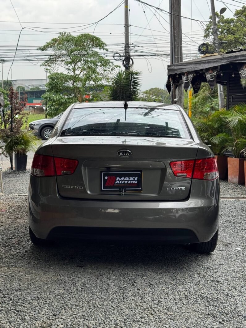 
								KIA CERATO FORTE 1.6L AT full									
