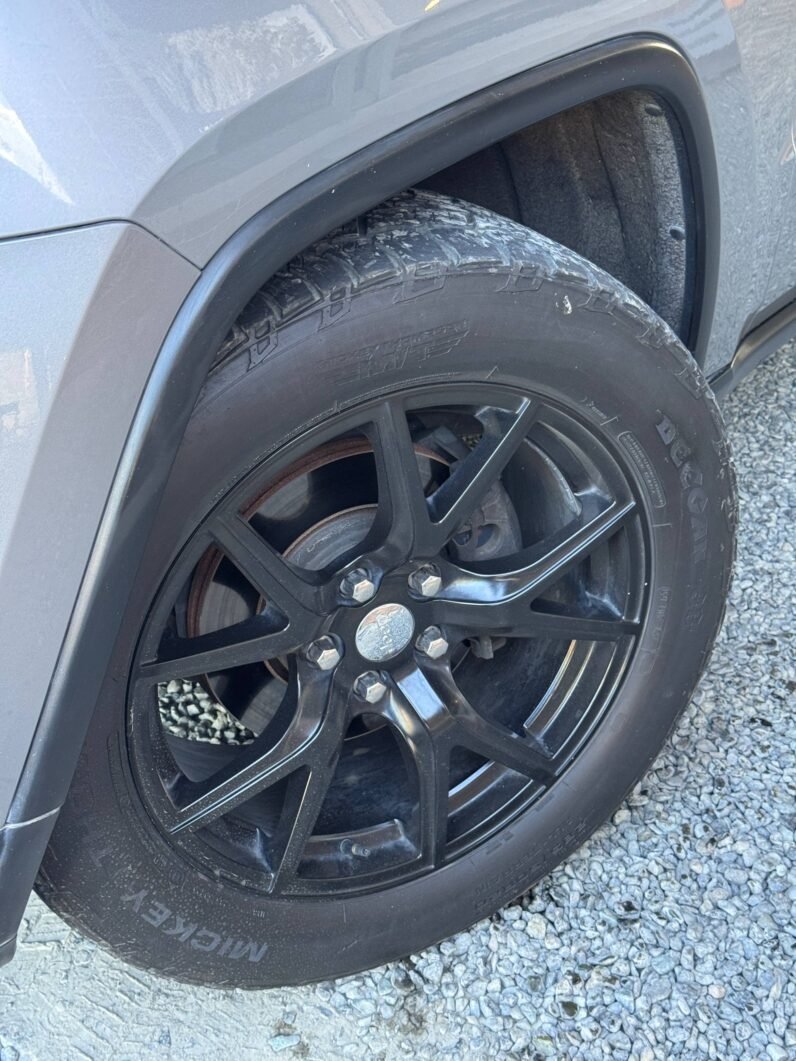 
								JEEP GRAND CHEROKEE LAREDO 3.6L AT 4X4 full									