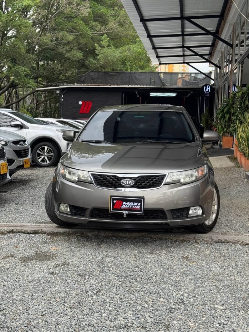 
								KIA CERATO FORTE 1.6L AT full									