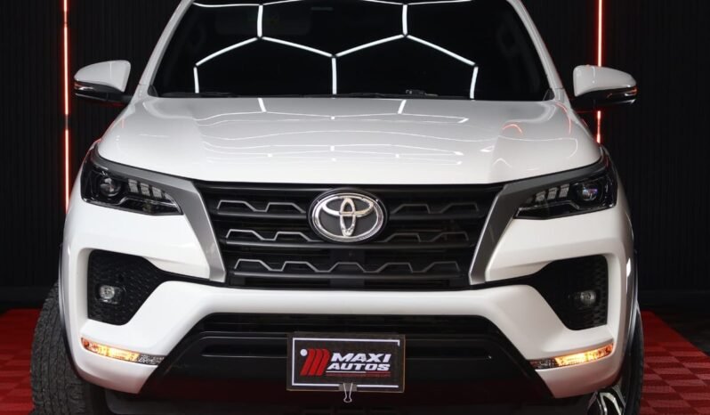 
								TOYOTA FORTUNER SR 2.4 AT DIESEL 4X2 full									