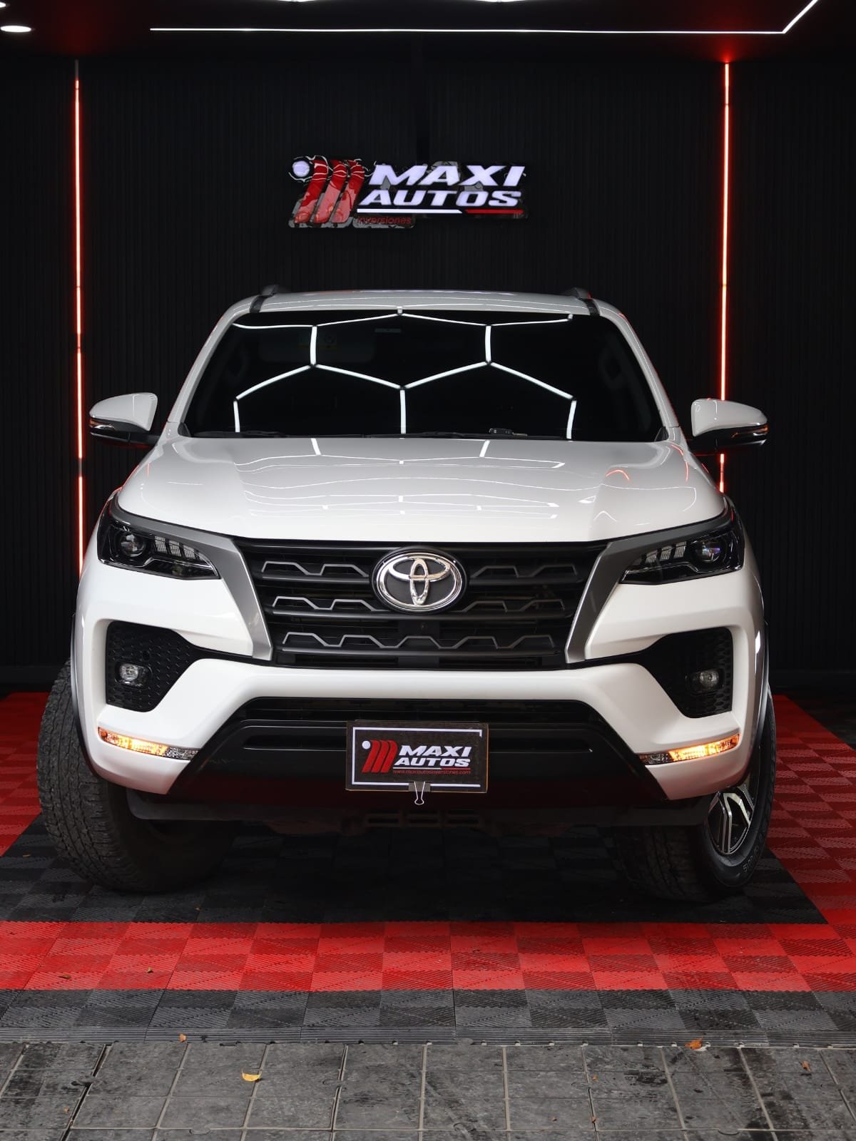 TOYOTA FORTUNER SR 2.4 AT DIESEL 4X2