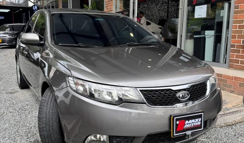 
								KIA CERATO FORTE 1.6L AT full									
