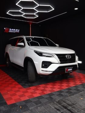 TOYOTA FORTUNER SR 2.4 AT DIESEL 4X2