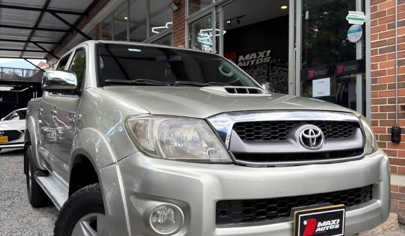 
								TOYOTA HILUX 3.0 AT DIESEL 4X4 full									