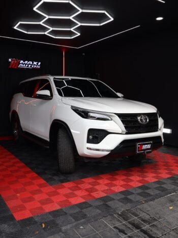 TOYOTA FORTUNER SR 2.4 AT DIESEL 4X2
