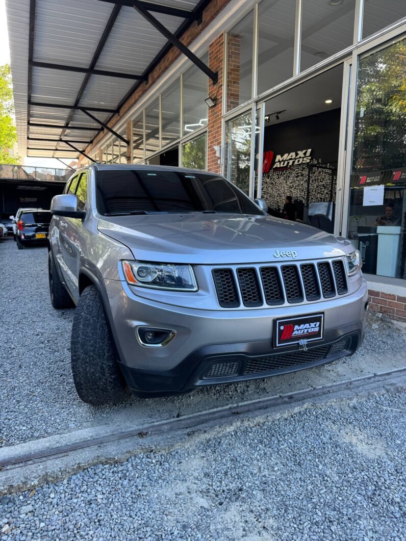 
								JEEP GRAND CHEROKEE LAREDO 3.6L AT 4X4 full									