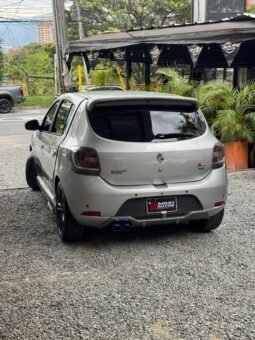 RENAULT SANDERO RS MT 2.0