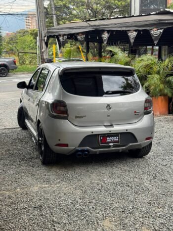 RENAULT SANDERO RS MT 2.0