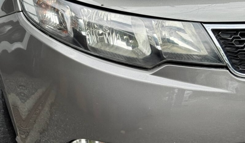 
								KIA CERATO FORTE 1.6L AT full									