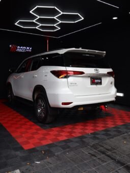 
										TOYOTA FORTUNER SR 2.4 AT DIESEL 4X2 full									