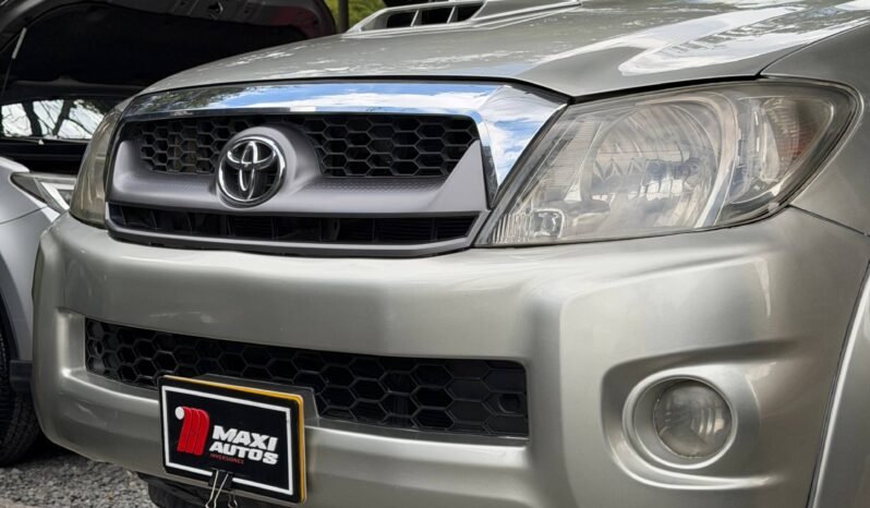 
								TOYOTA HILUX 3.0 AT DIESEL 4X4 full									