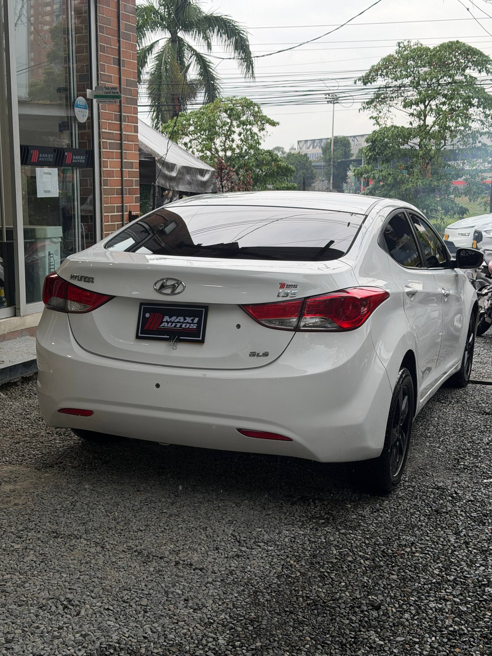 HYUNDAI ELANTRA GLS 1.6