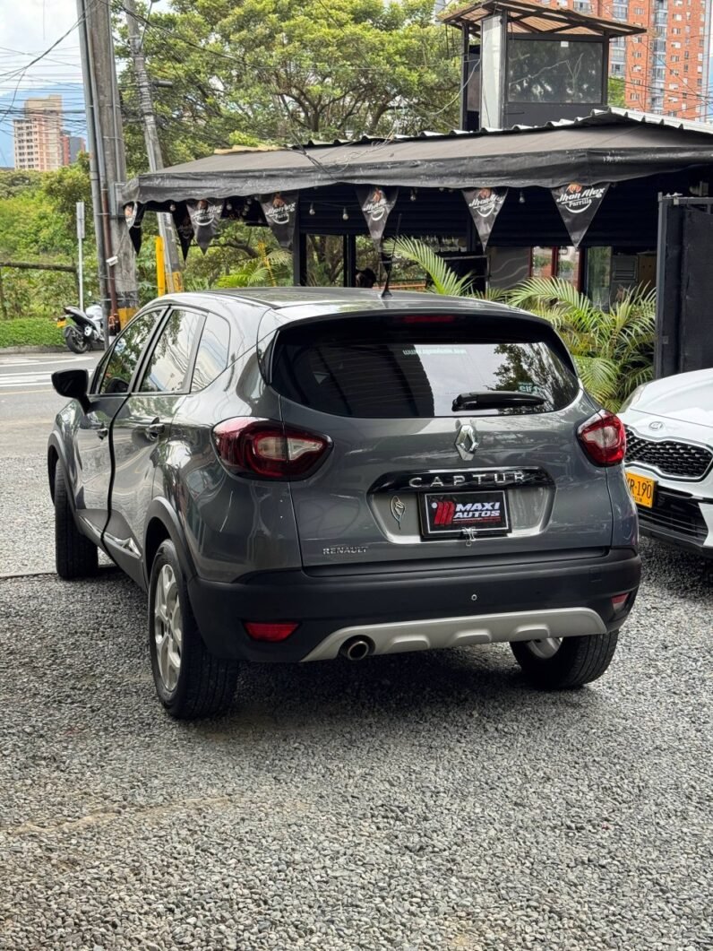 
								RENAULT CAPTUR ZEN 2.0 MT 4×2 full									