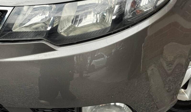 
								KIA CERATO FORTE 1.6L AT full									