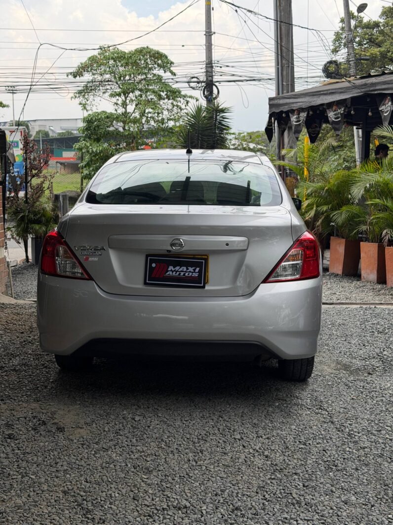 
								NISSAN VERSA SENSE MT 1.6 full									