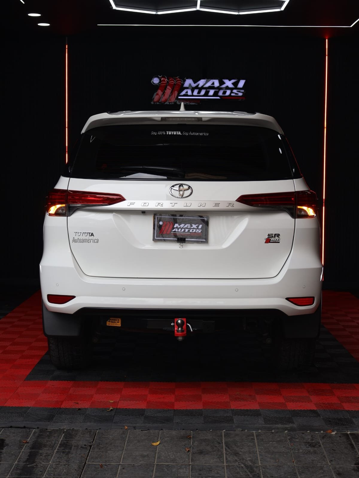 TOYOTA FORTUNER SR 2.4 AT DIESEL 4X2