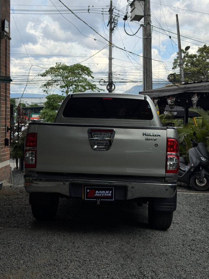 
								TOYOTA HILUX 3.0 AT DIESEL 4X4 full									