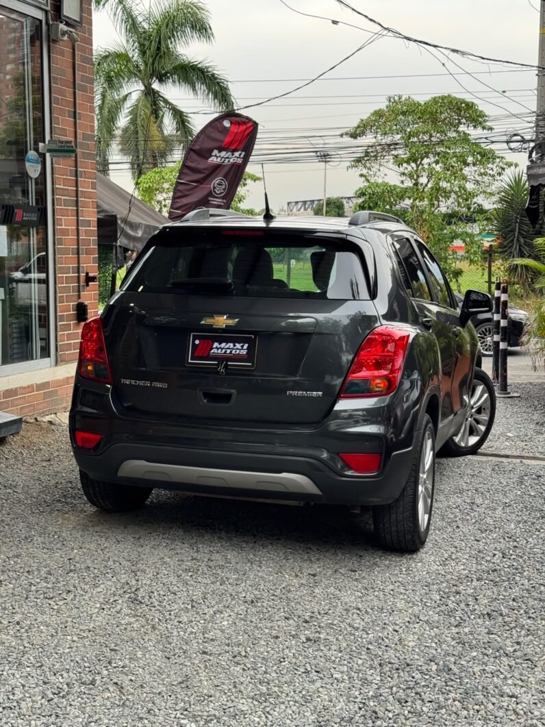 
								CHEVROLET TRACKER PREMIER 1.8 AT full									