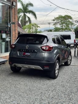 
										RENAULT CAPTUR ZEN 2.0 MT 4×2 full									