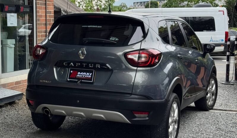 
								RENAULT CAPTUR ZEN 2.0 MT 4×2 full									