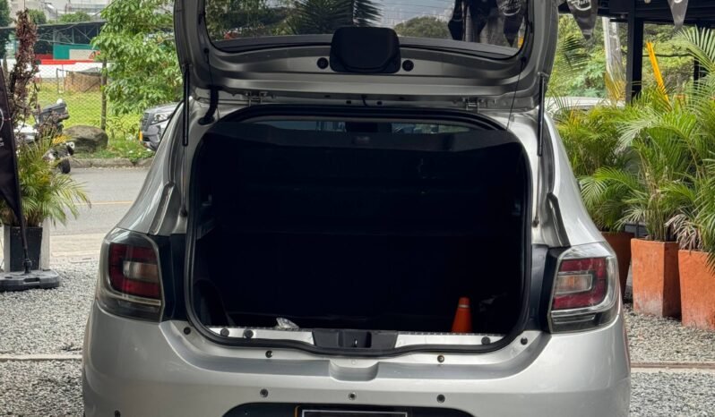 
								RENAULT SANDERO RS MT 2.0 full									