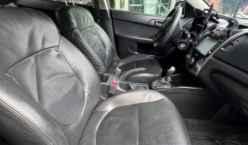 
								KIA CERATO FORTE 1.6L AT full									