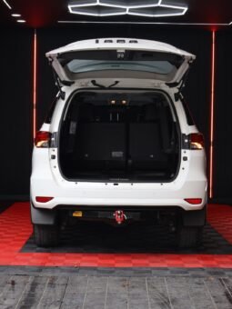 
										TOYOTA FORTUNER SR 2.4 AT DIESEL 4X2 full									