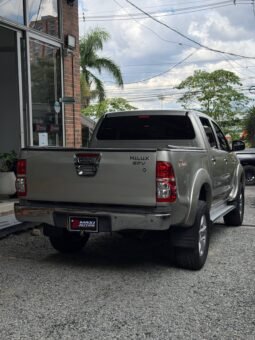 
										TOYOTA HILUX 3.0 AT DIESEL 4X4 full									