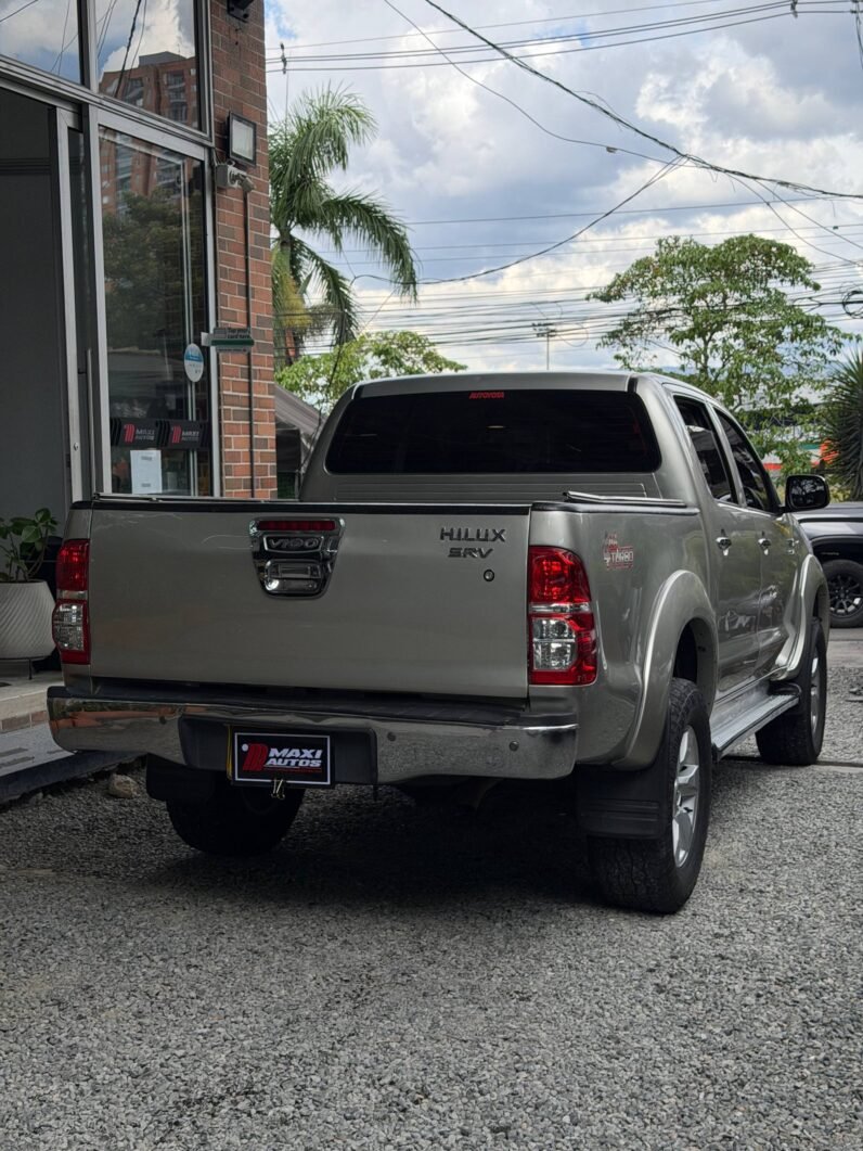 
								TOYOTA HILUX 3.0 AT DIESEL 4X4 full									