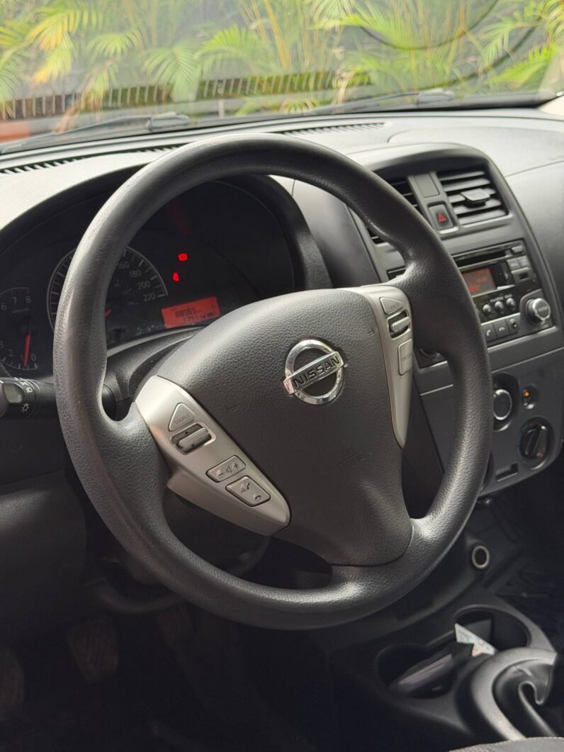 
								NISSAN VERSA SENSE MT 1.6 full									