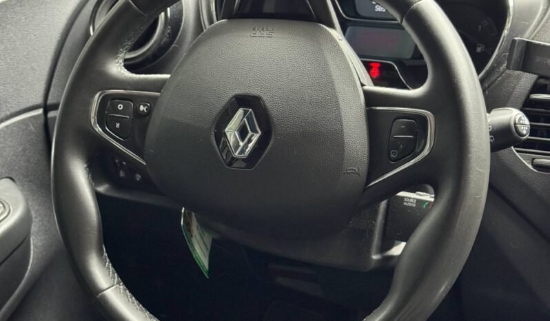 
								RENAULT CAPTUR ZEN 2.0 MT 4×2 full									