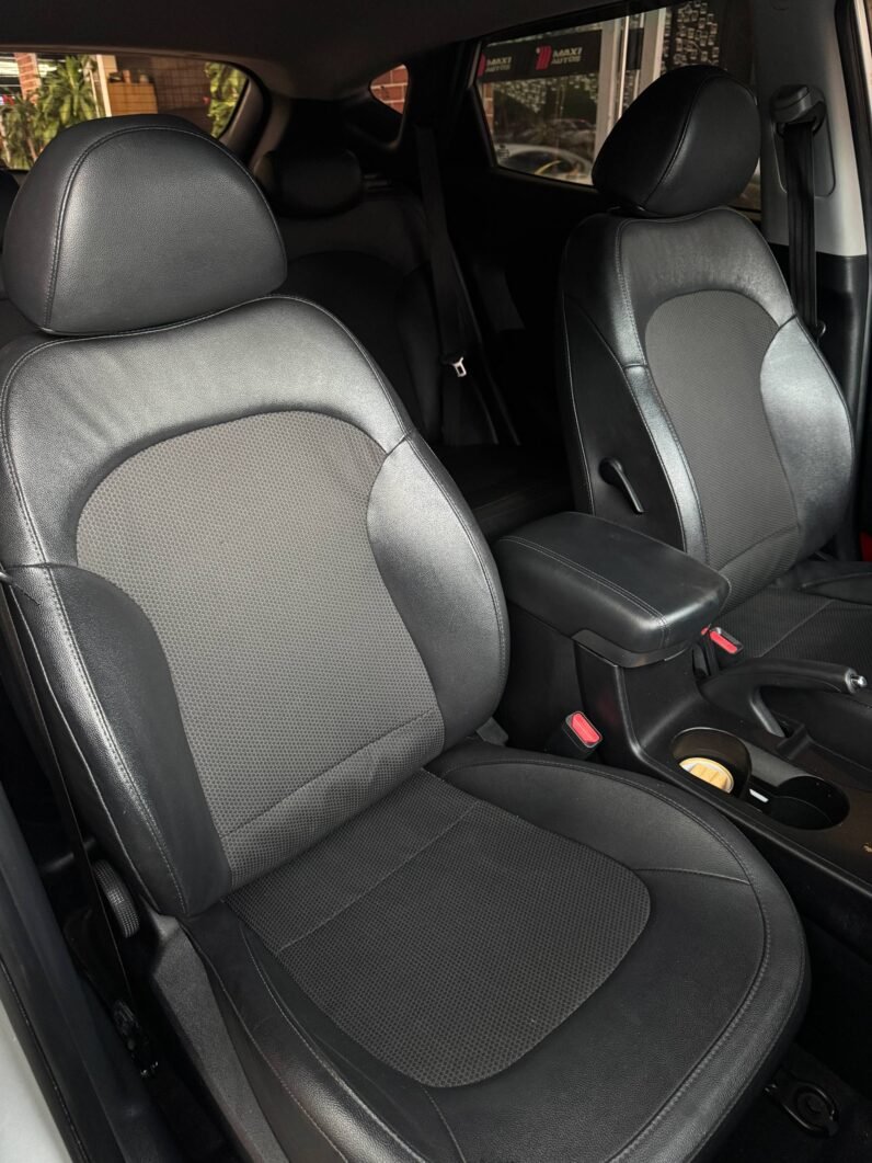 
								HYUNDAI TUCSON IX-35 STYLE 2.0 AT 4×2 full									