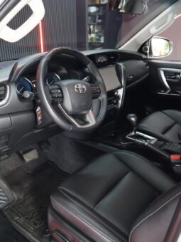 
										TOYOTA FORTUNER SR 2.4 AT DIESEL 4X2 full									