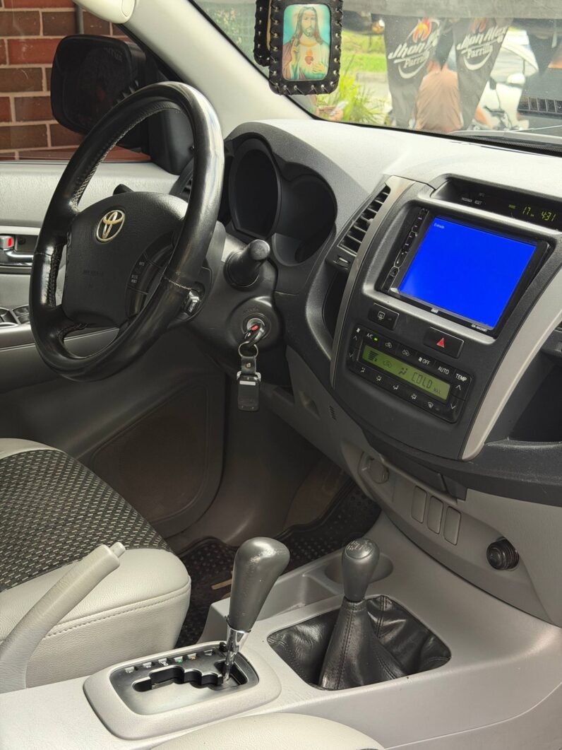 
								TOYOTA HILUX 3.0 AT DIESEL 4X4 full									