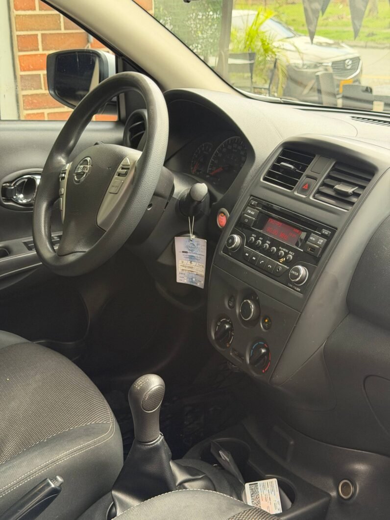 
								NISSAN VERSA SENSE MT 1.6 full									