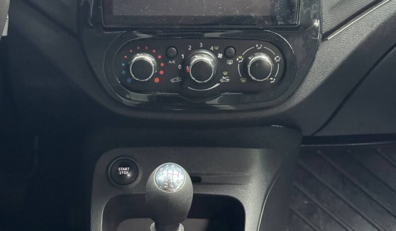 
								RENAULT CAPTUR ZEN 2.0 MT 4×2 full									