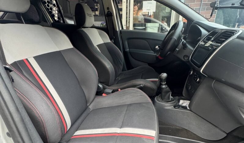 
								RENAULT SANDERO RS MT 2.0 full									