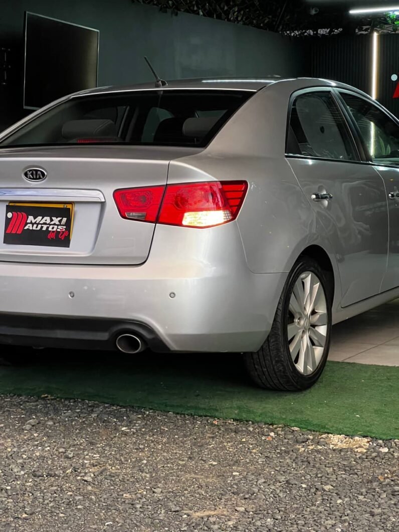 
								KIA CERATO FORTE SX 1.6 MT full									